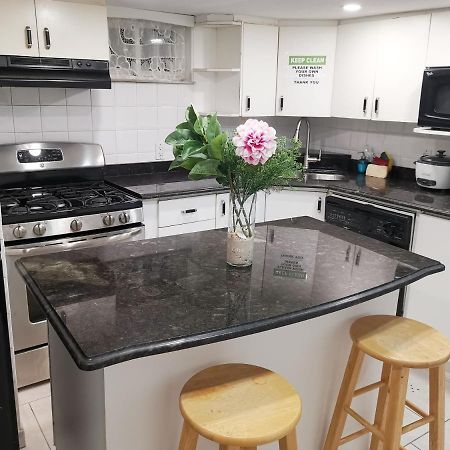 Tidy Private Rooms With Full Kitchen Toronto Eksteriør billede