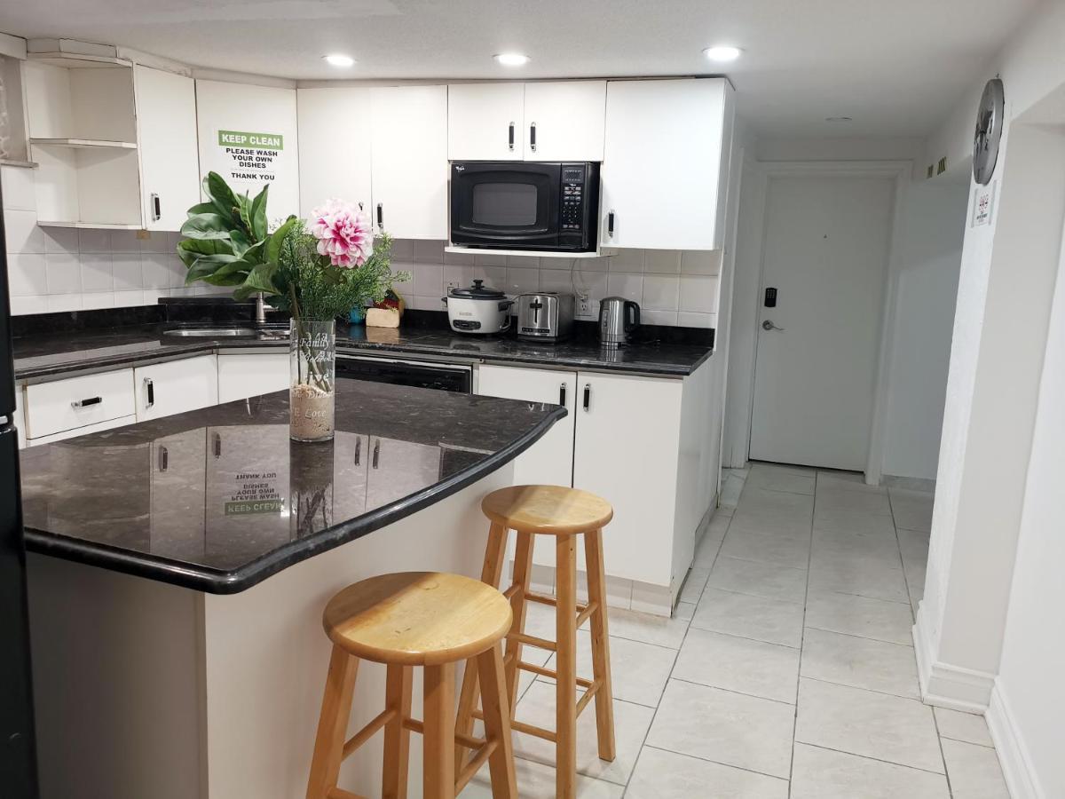 Tidy Private Rooms With Full Kitchen Toronto Eksteriør billede