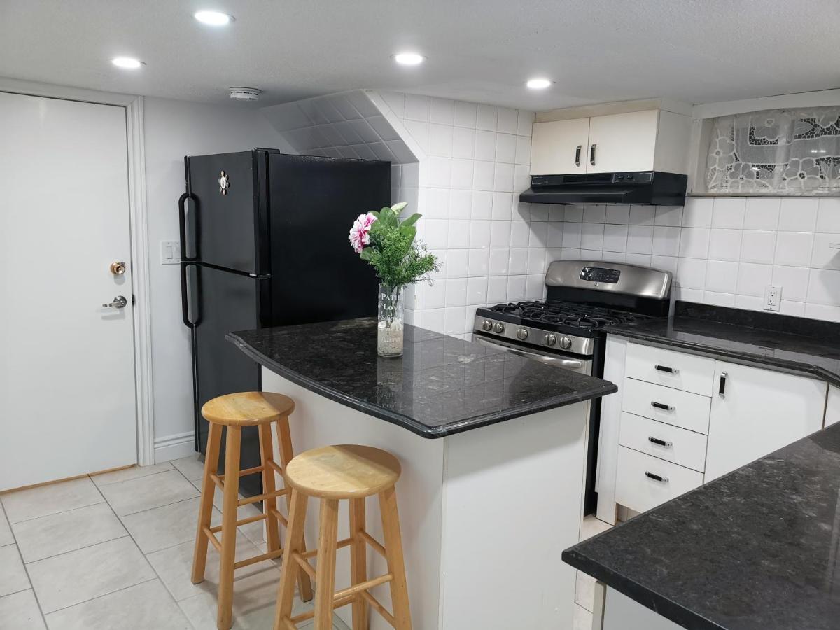 Tidy Private Rooms With Full Kitchen Toronto Eksteriør billede